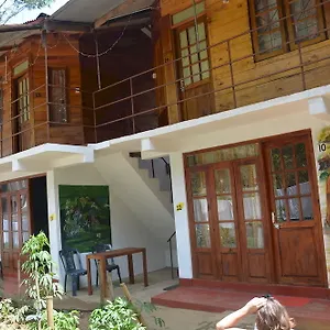 White House Riverside Retreat Pensión Nallathanniya