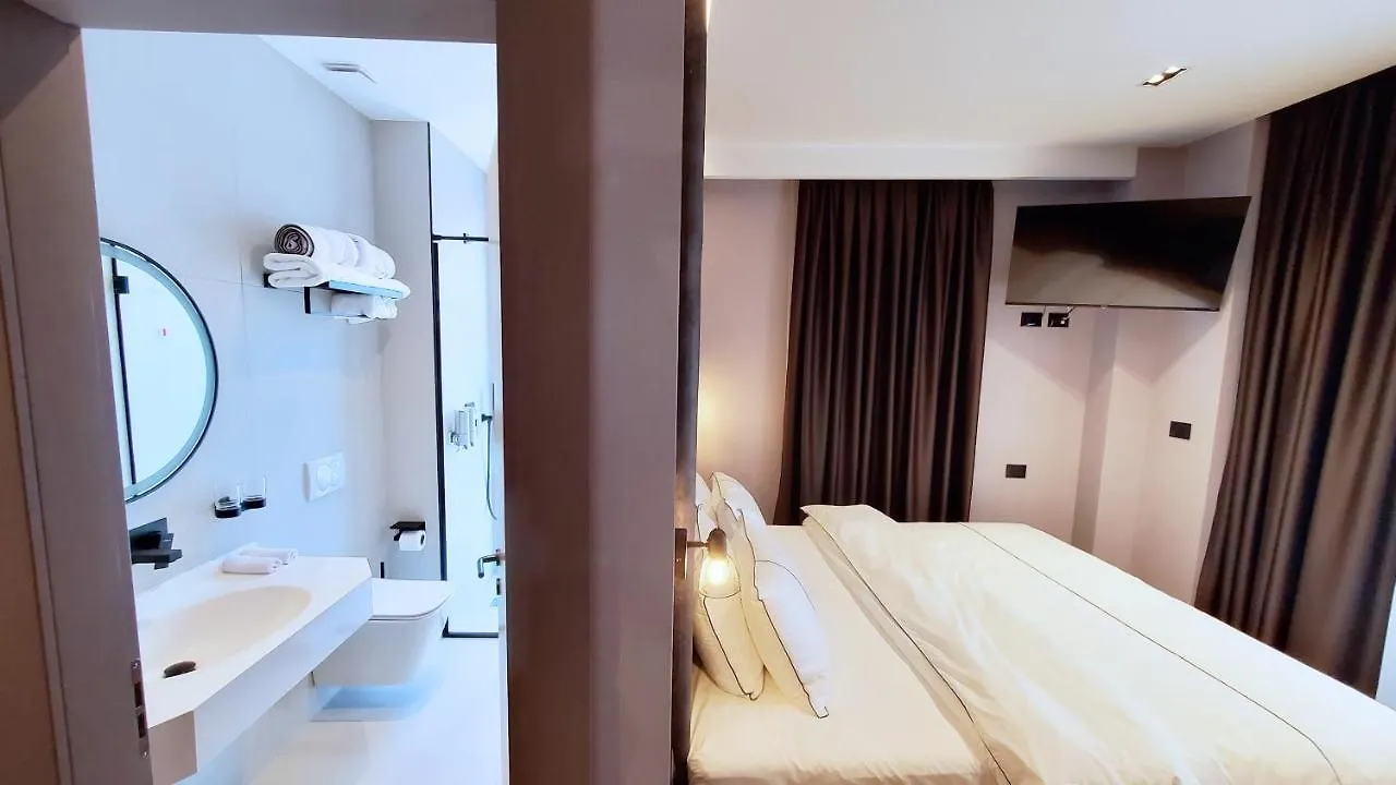 Starlight Hotel Tirana 4*,  Albania
