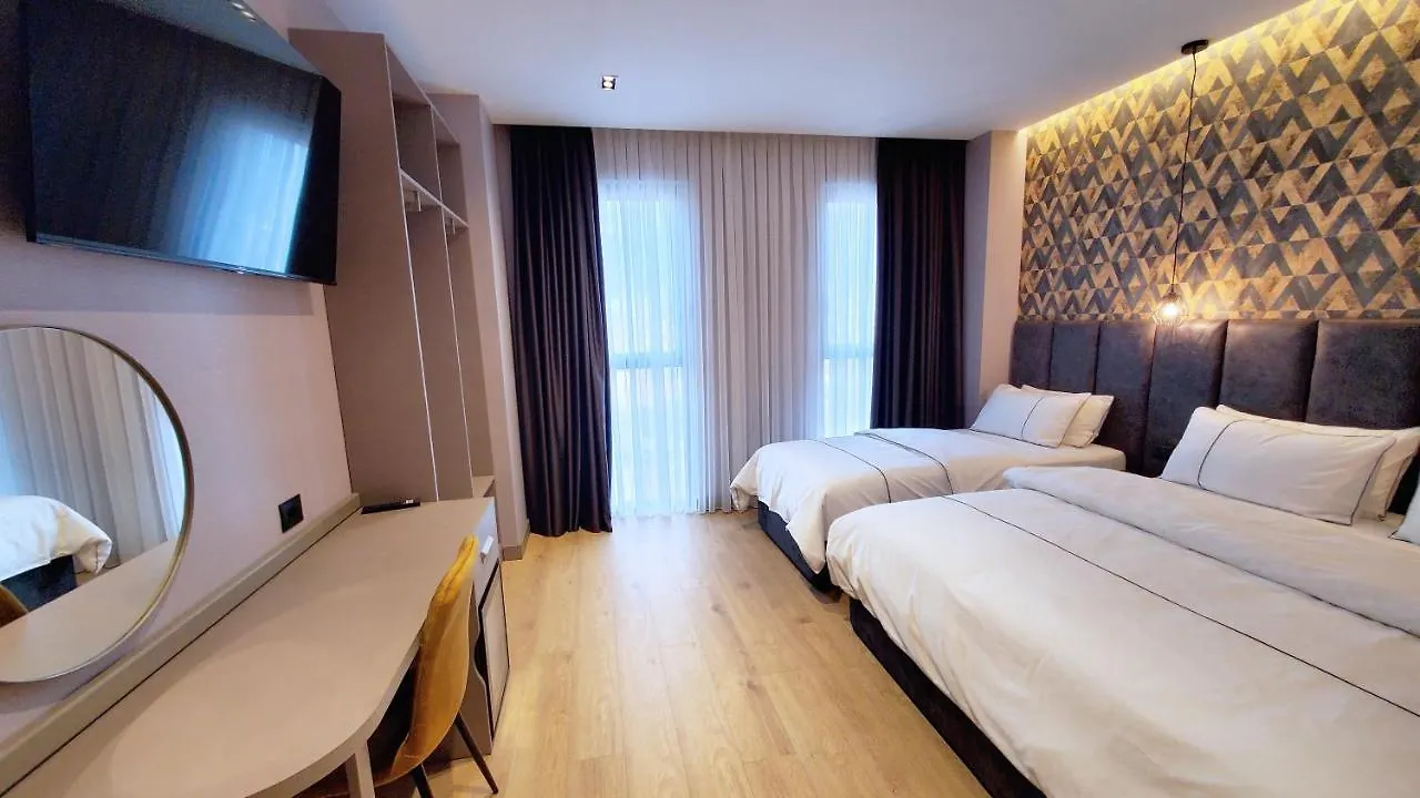 Starlight Hotel Tirana 4*,
